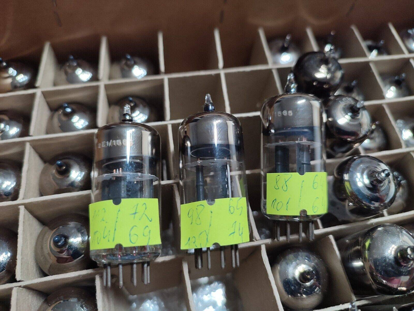 1 Pcs ECC81 12AT7 NOS O Triode Getter Black Plates Brimar Holland
