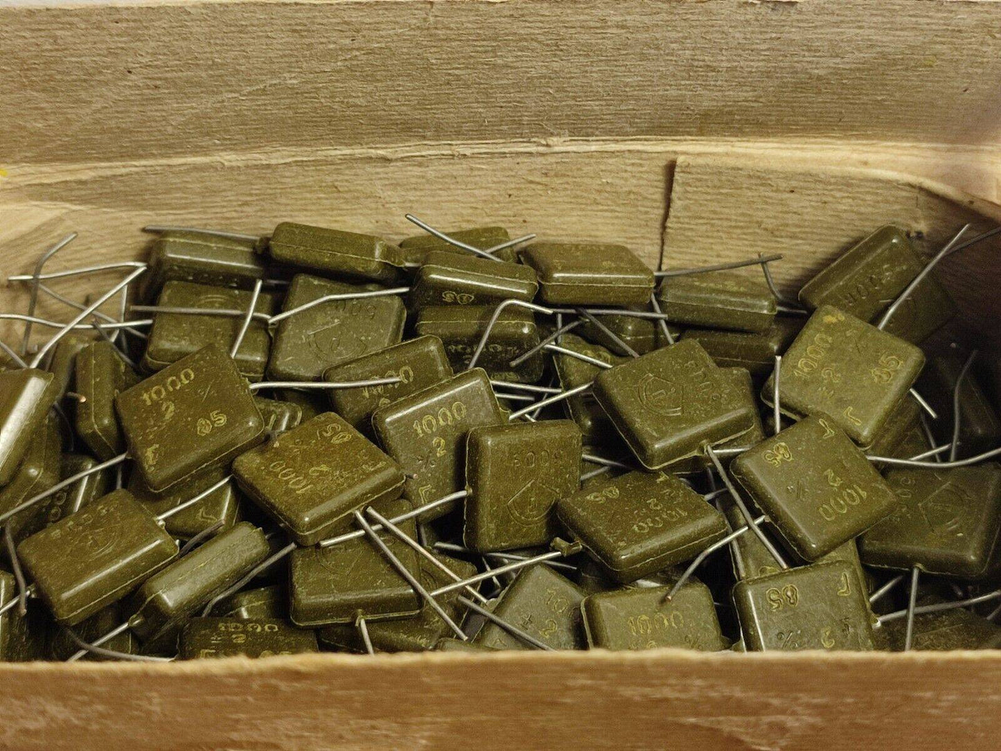 1000 pF 500 V 5% LOT OF 10 Pcs. RUSSIAN SILVER-MICA CAPACITORS KSO-5G КСО-5Г