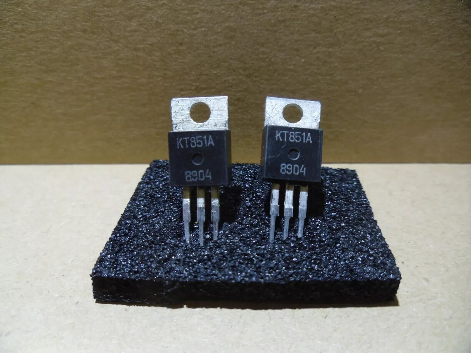 KT851a / ex-USSR Si PNP Power Transistor QTY=45 NOS TRANSISTORS