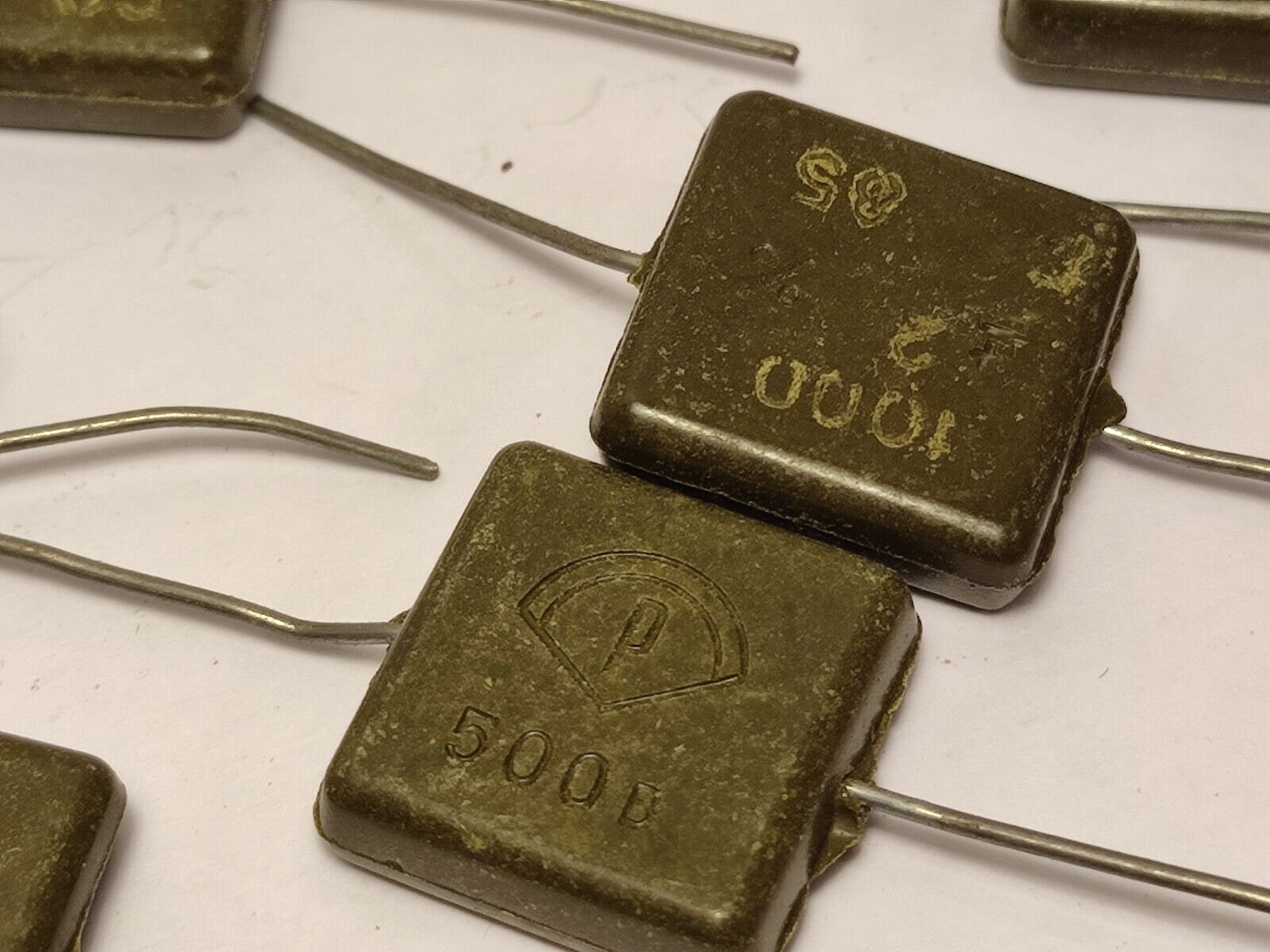 1000 pF 500 V 5% LOT OF 10 Pcs.  RUSSIAN SILVER-MICA CAPACITORS KSO-5G КСО-5Г