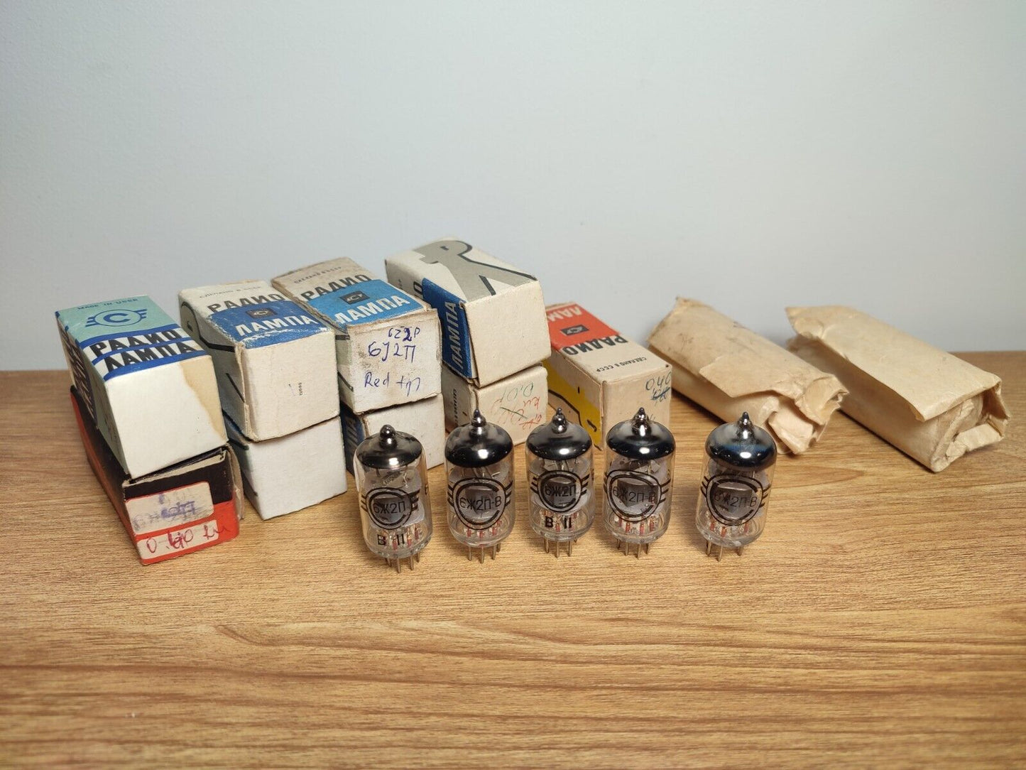 16 pcs 6J2P  6Ж2П NOS Russian gold grid RADIO tubes equiv. to 6AS6, 6F33