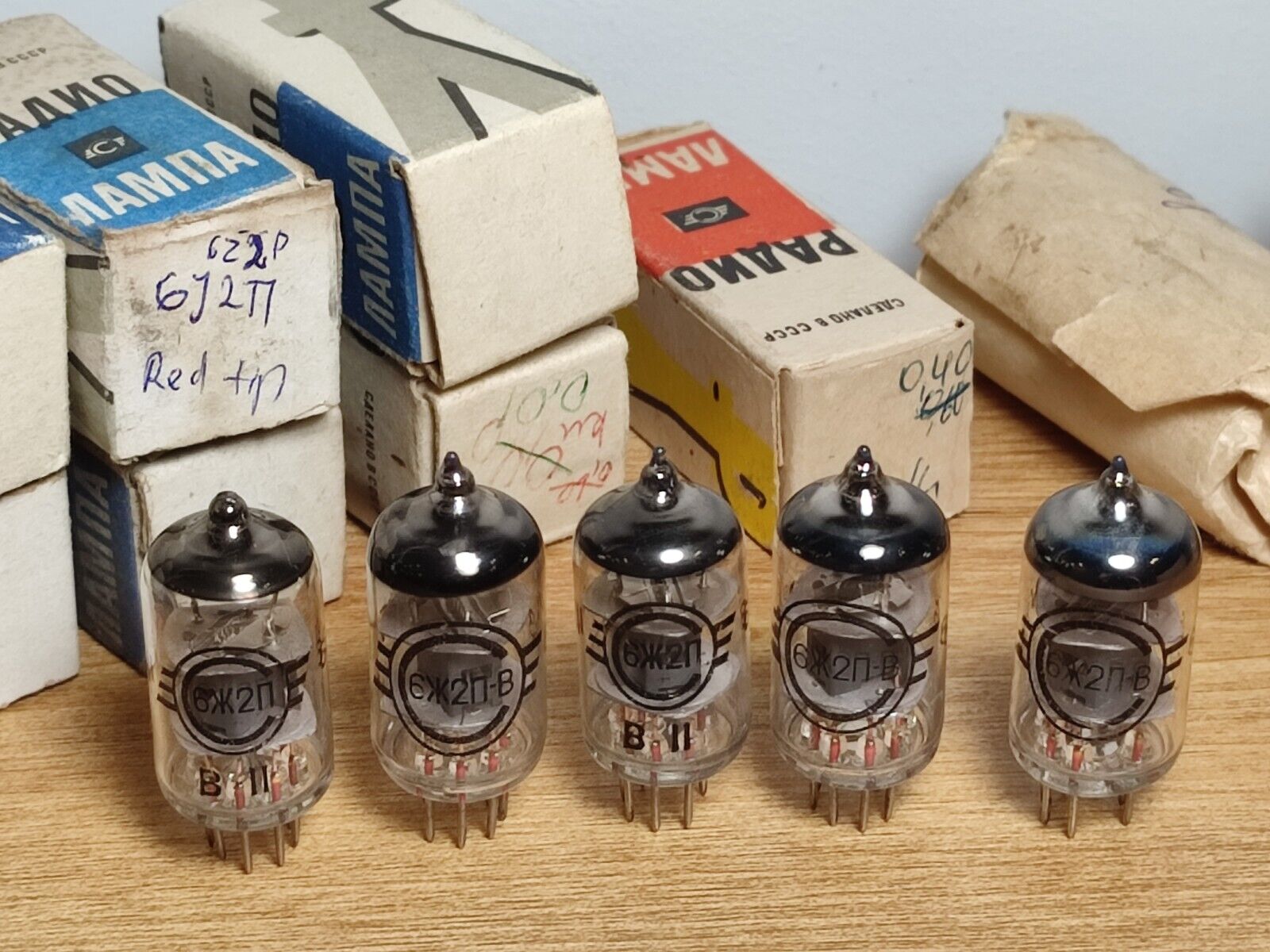 16 pcs 6J2P  6Ж2П NOS Russian gold grid RADIO tubes equiv. to 6AS6, 6F33