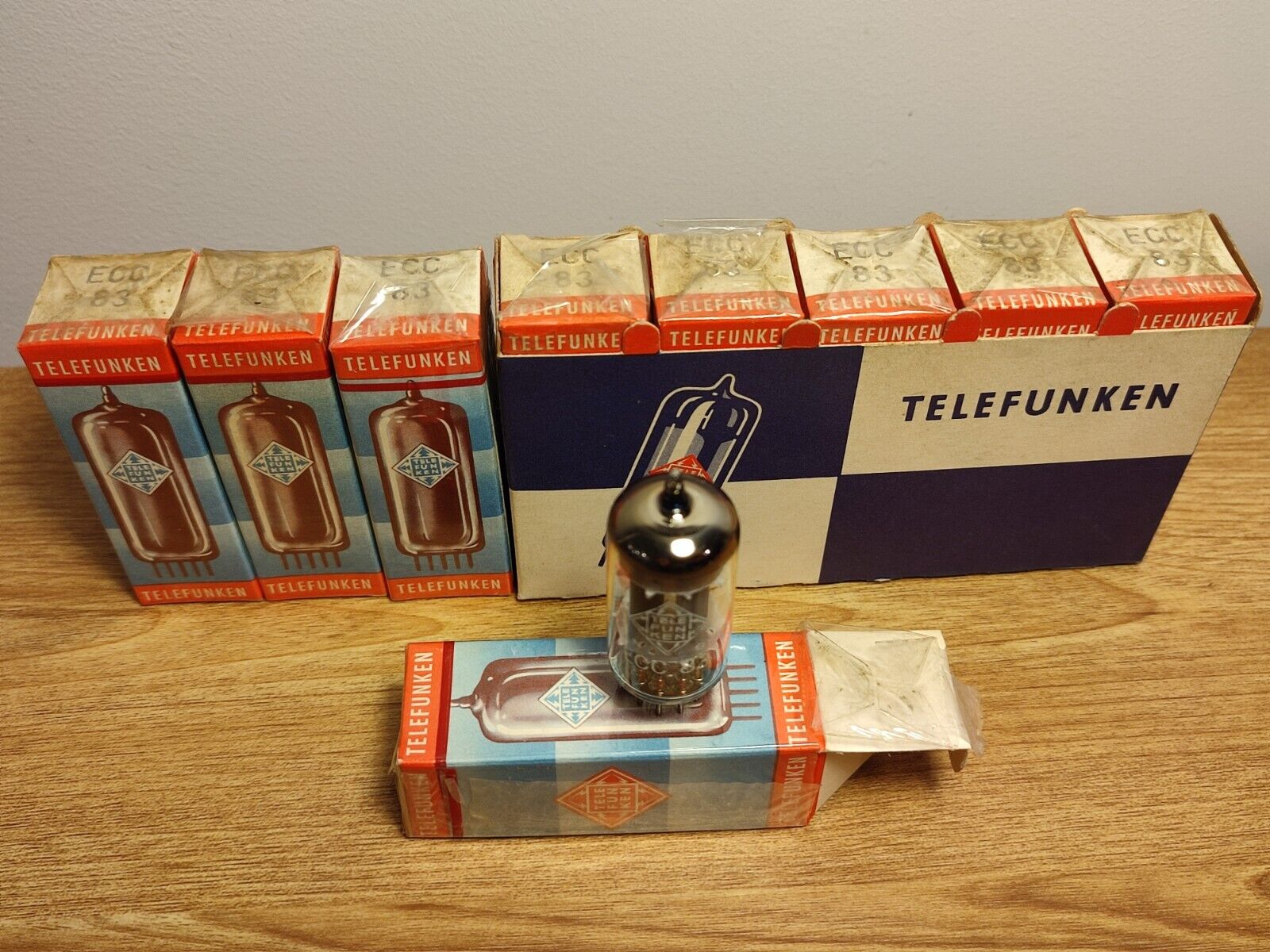 1x ECC83 TELEFUNKEN TUBE NOS FACTORY SEALED NEW BOXED (One Tube Only)