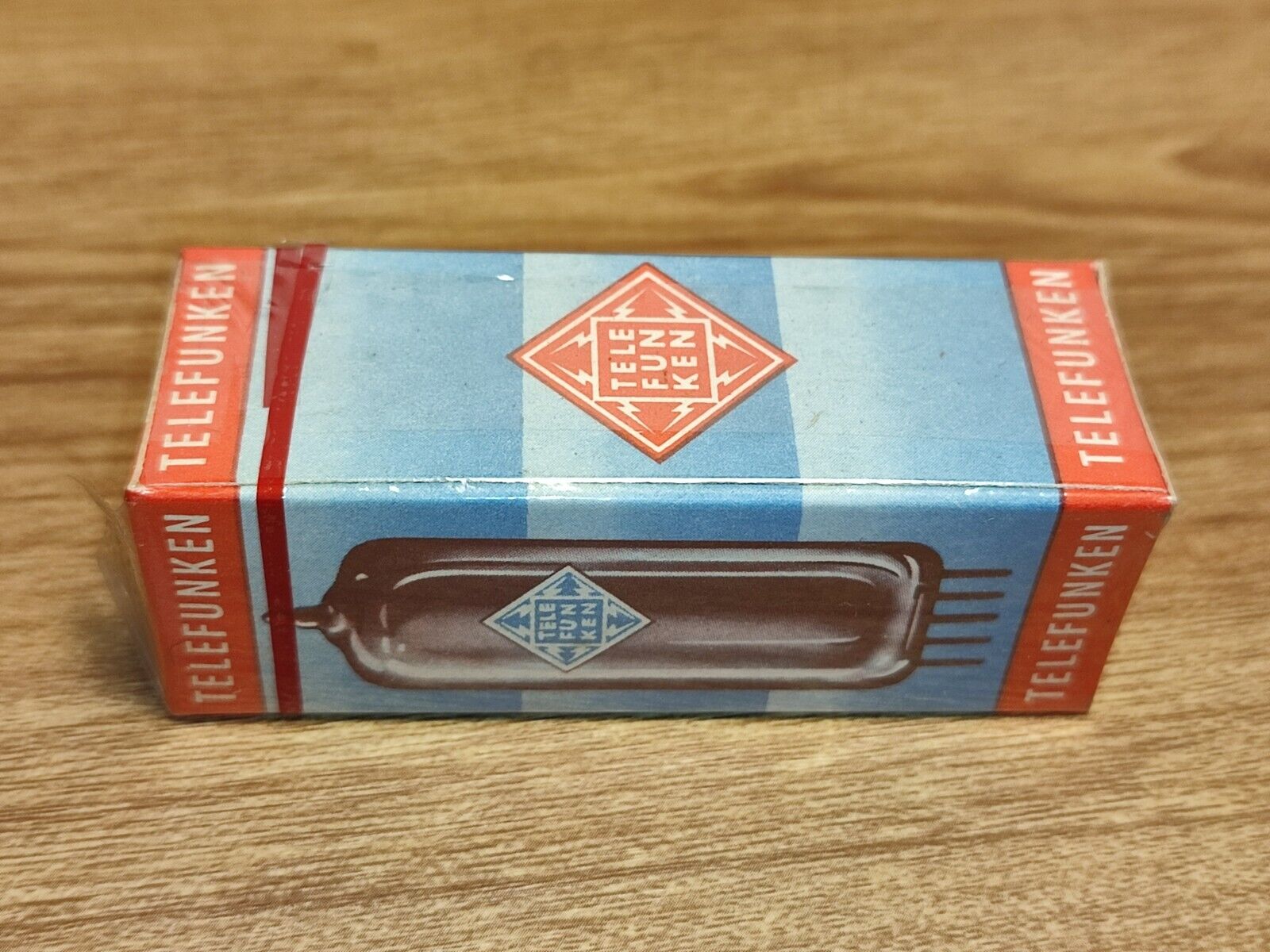 1x ECC83 TELEFUNKEN TUBE NOS FACTORY SEALED NEW BOXED (One Tube Only)