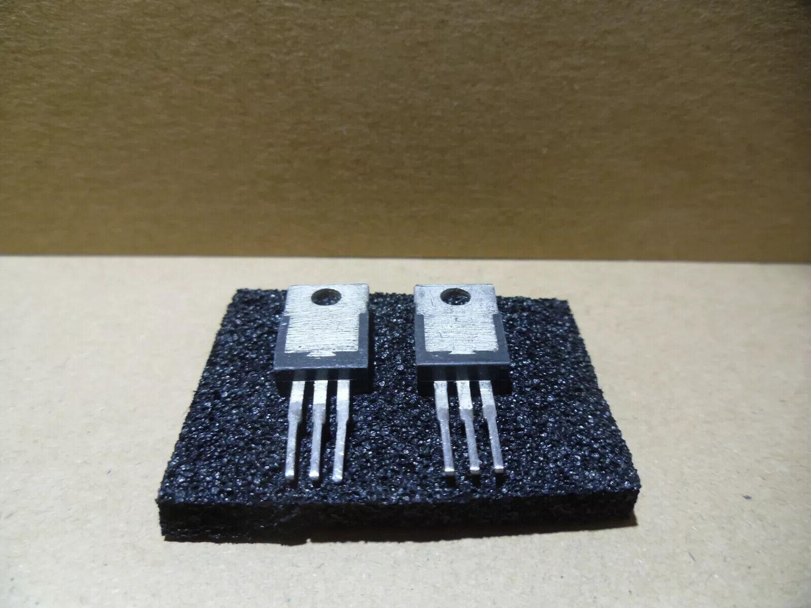 KT851a / ex-USSR Si PNP Power Transistor QTY=45 NOS TRANSISTORS