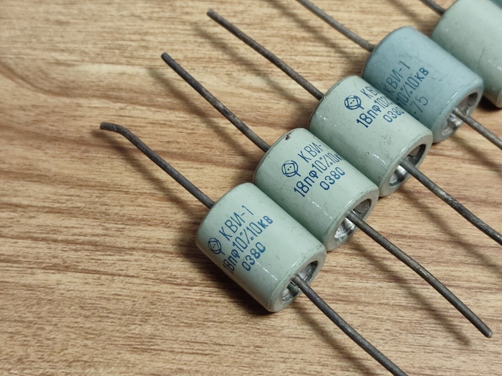 8 pcs 18pF 10kV ±10% Ceramic High Voltage Impulse Capacitors KVI-1 / КВИ-1