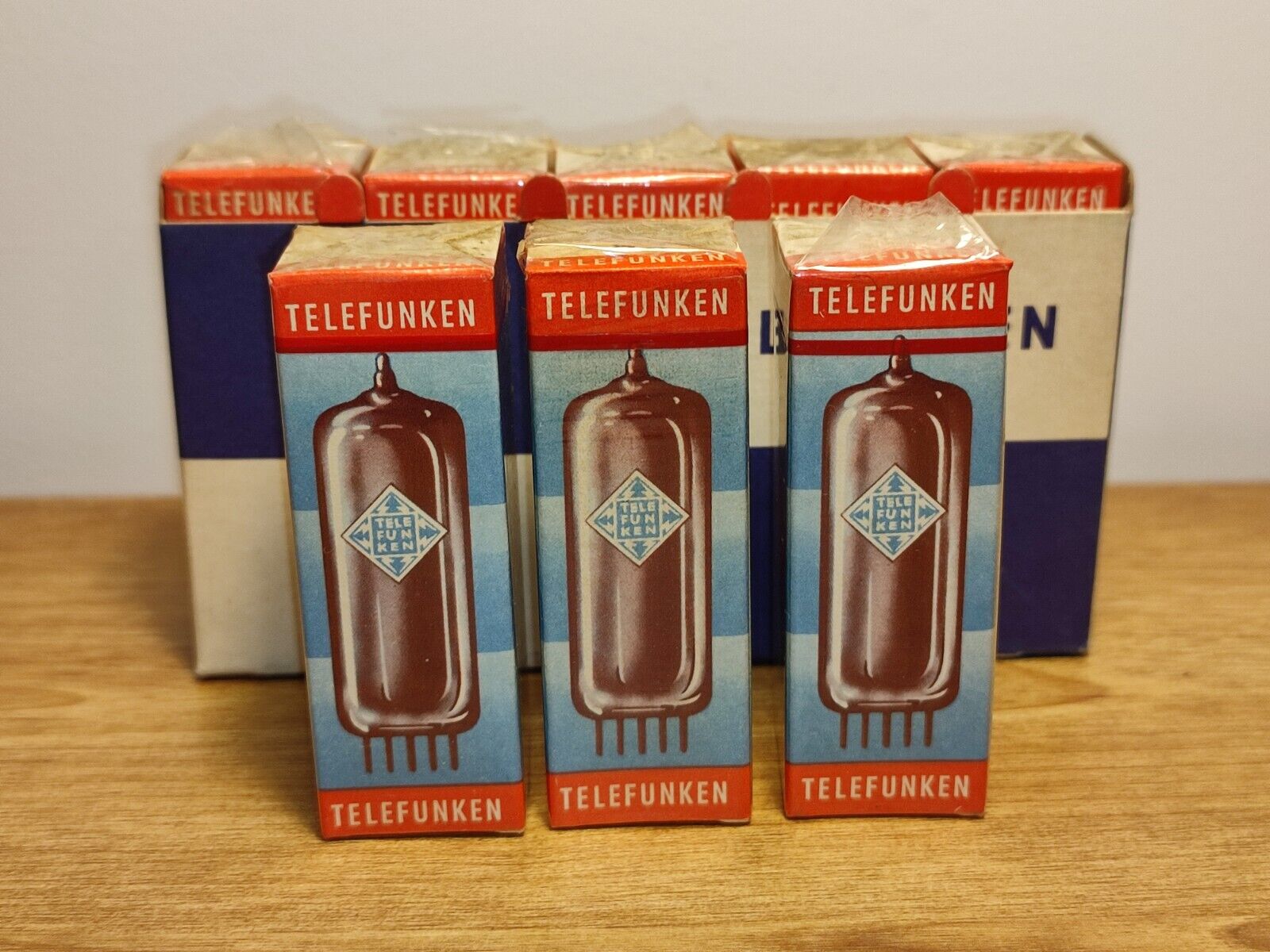 1x ECC83 TELEFUNKEN TUBE NOS FACTORY SEALED NEW BOXED (One Tube Only)