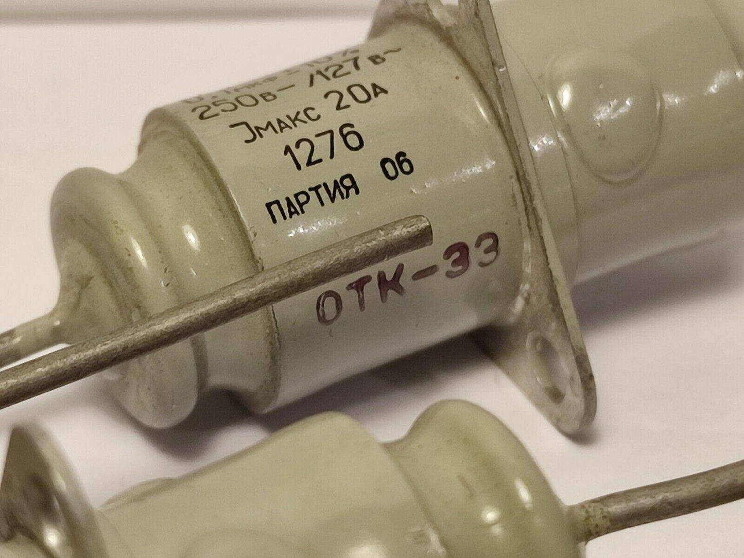 0.1uF 10% 250V~127V 20A (KBPS-F) Russian Feedthrough Capacitors Lot of 5pcs - Vintage Radio Parts Store