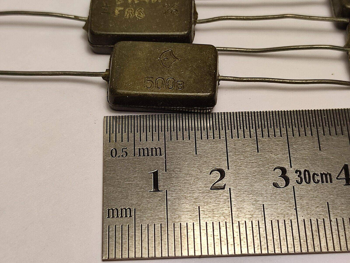 2400 pF 500 V 10 % LOT OF 10 MICA SILVER-PLATED RUSSIAN CAPACITORS KSO-2G - Vintage Radio Parts Store