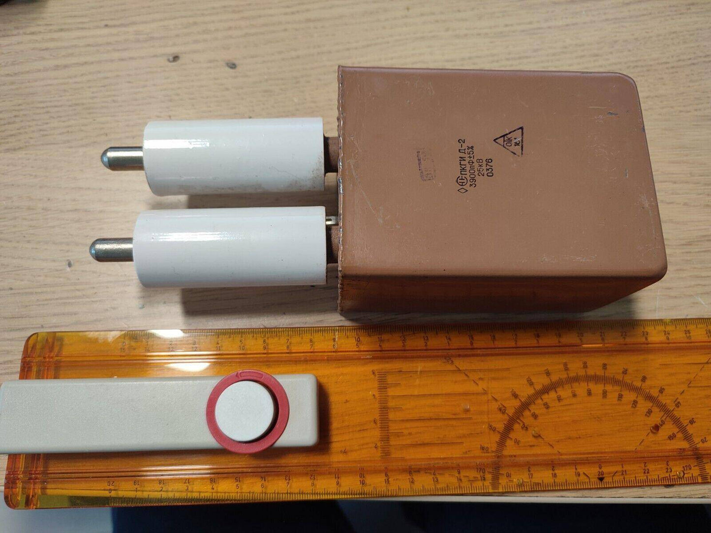 TKGI D-2 25kv 3900pf Russian Soviet Capacitor New / NOS ткги д-2 25000V - Vintage Radio Parts Store